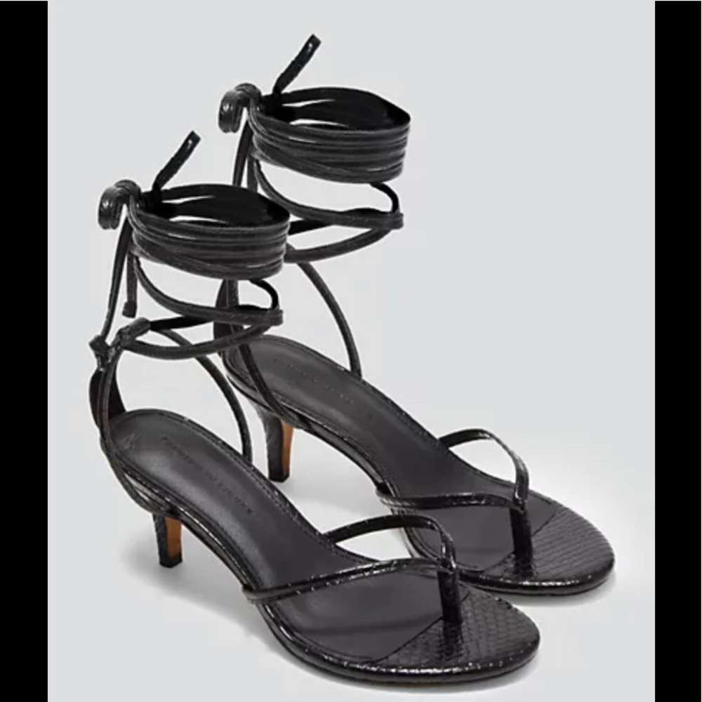 Fit To Figure Victoria Thong Heels size 10W NWOT
